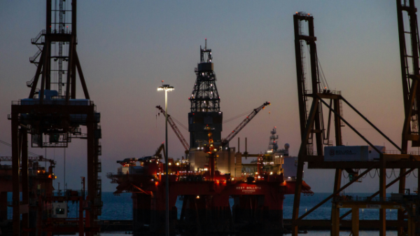 欧美能源市场“冰火两重天”：得州天然气陷负价泥潭，欧洲深陷保供焦虑