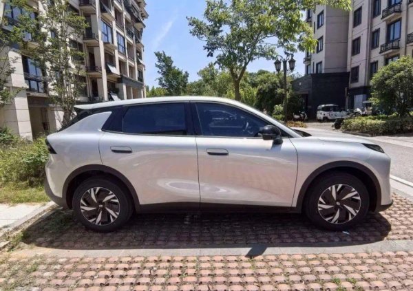 中国“新车”销冠：已经连着2个月销量过万台，单月零售量15814辆