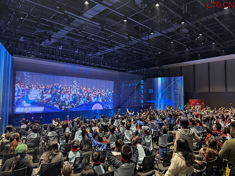 一场演出结束后配资交易适合长线吗，现场反响热烈