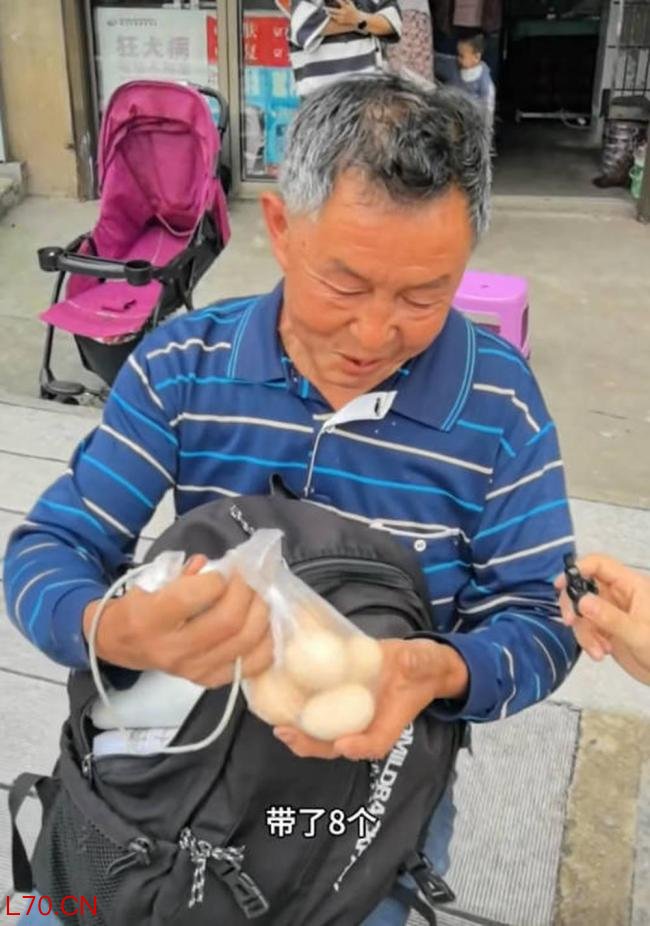 8个鸡蛋接考的考生考了526分 朴实父爱感动全网