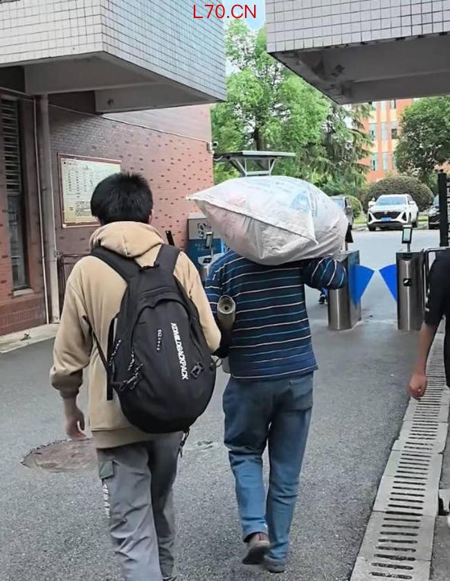 8个鸡蛋接考的考生考了526分 朴实父爱感动全网