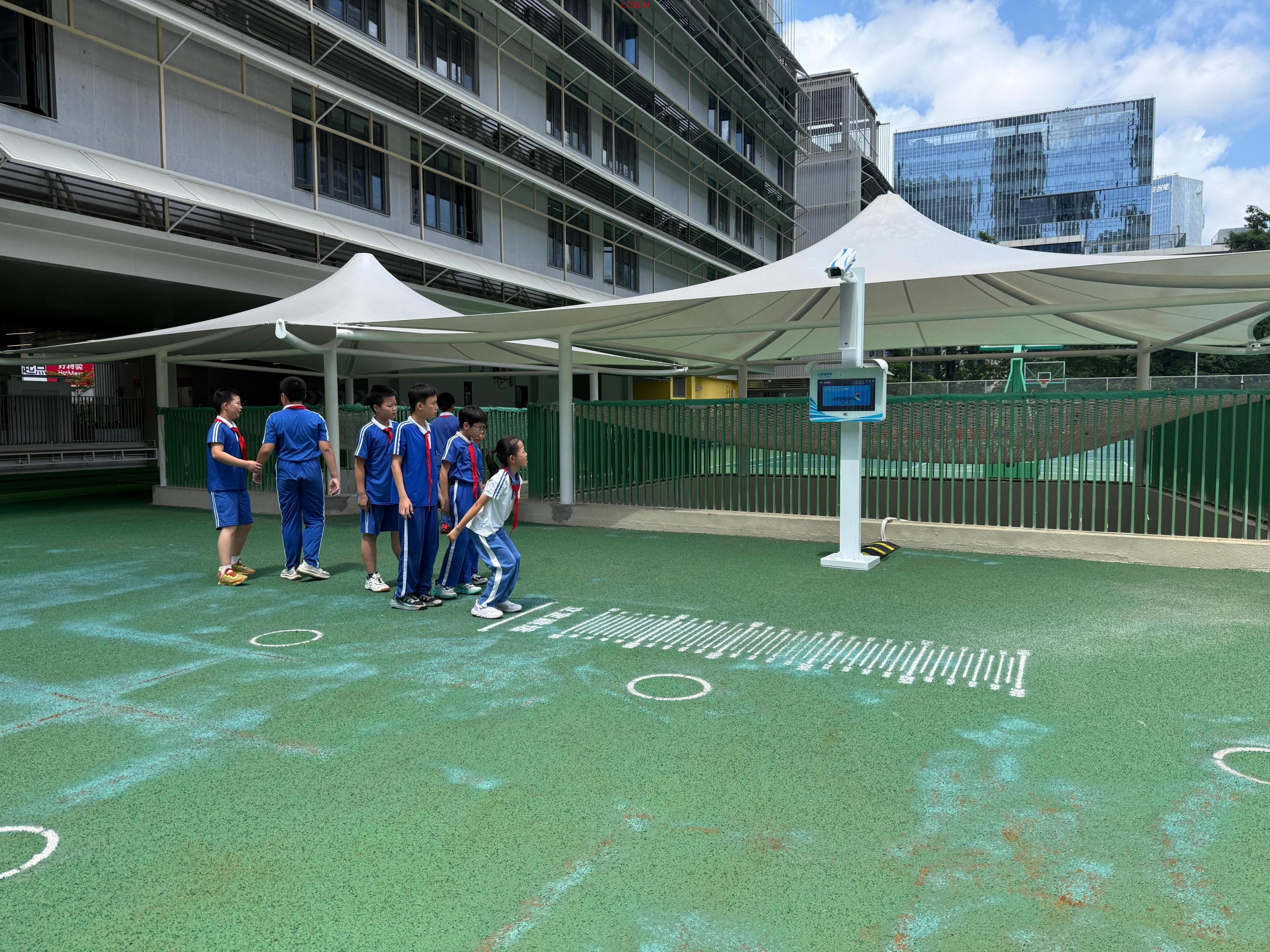 深圳市南山外国语学校（集团）高新小学学生上体育课。人民网记者 欧阳易佳摄
