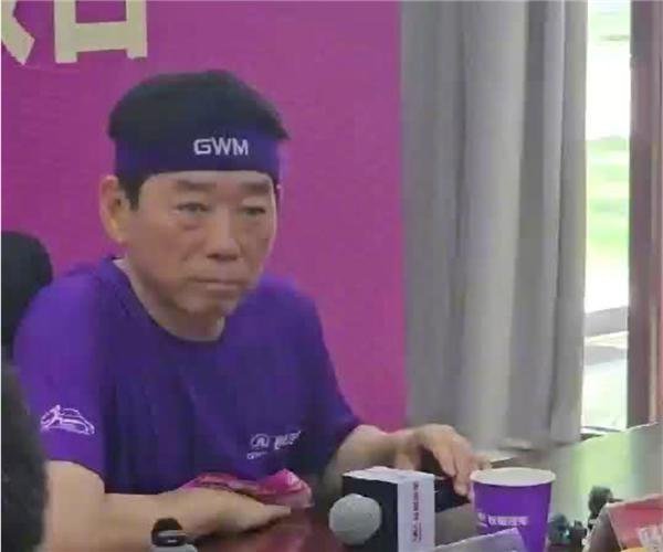 魏建军称赞胖东来不造假不浮夸：践行契约精神是底线