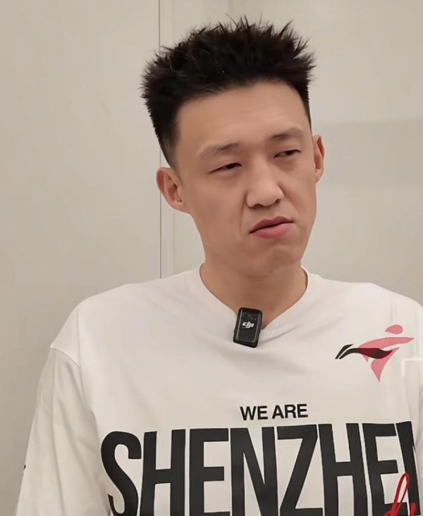 周鹏谈退役：有合同让我每天坐板凳也不开心 若有球队需要我帮助可能延续